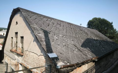 Likvidace eternitové střechy svépomocí